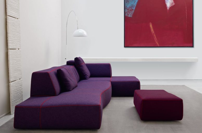 Versione in tessuto viola, si mescola perfettamente con le opere d'arte in casa.