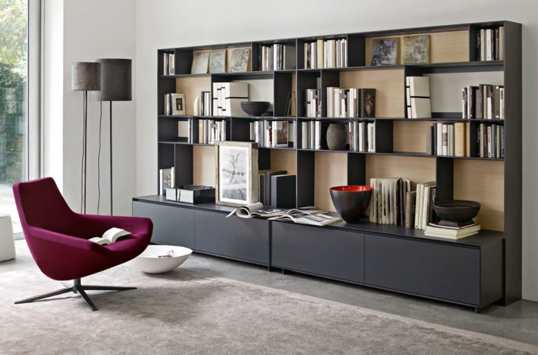 La sua solidità è determinata da traversi di collegamento fissati sul retro.