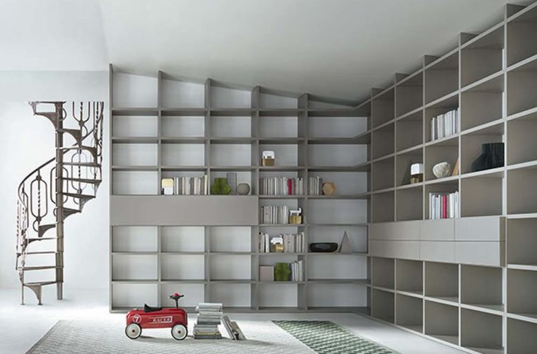 Ogni spazio, nicchia, ambiente con doppie altezze, mansarda... diventa un'opportunità da sfruttare. 