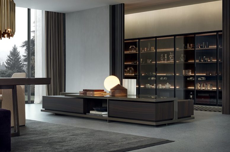 Il sistema libreria Wall System offre un'ampia scelta di elementi speciali e accessori come cassetti, ante in vetro o legno con ogni tipo di apertura.