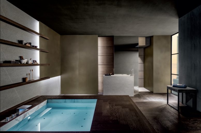 BLADE
Una combinazione di materiali esclusivi e volumi inediti al servizio di una cultura del progetto espressione del lifestyle Modulnova. Una lavorazione elegante della pietra piasentina arricchisce di significato il grande blocco a terra con lavabo integrato. La lavorazione millerighe definisce la trama dall’estetica sofisticata. Due elementi scorrevoli Wall appaiono dallo specchio e, avvicinandosi alla colonna in metallo bronze dust, rispondono alla necessità di contenimento di piccoli oggetti. La porta bilico, della stessa finitura della colonna, divide gli spazi inserendosi nel progetto architettonico a favore di una continuità stilistica di grande armonia.