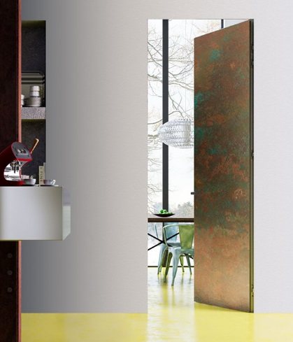 Versione in metallo, che brilla di luce propria. Disponibile in rame, ottone naturale lucido o opaco, alluminio satinato di vari spessori. 