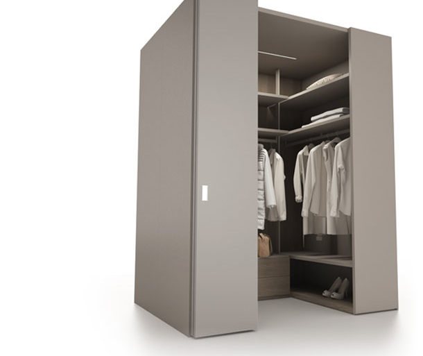 Anche se di larghezza minore ad un normale armadio, DB mantiene 
la stessa capienza, grazie alla sua 
estensione in profondità.