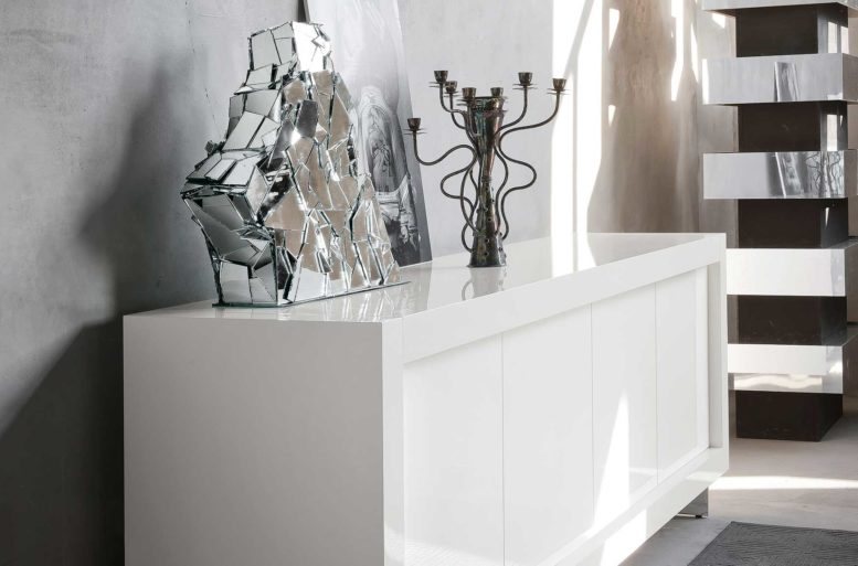Anta Simple credenza laccato bianco lucido.
