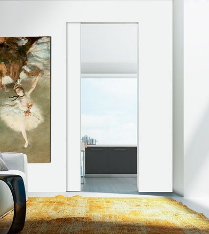 Versione verniciata, a tinta unita con la parete. 