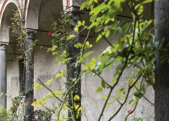 Sfogliate la galleria per scoprire una soluzione d'arredo adatta a contesti di valore architettonico e paesaggistico.  