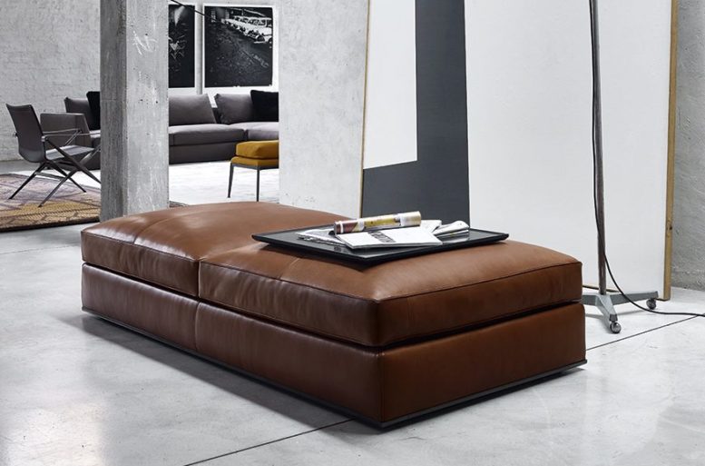 La semplicità degli elementi permette di dar vita alle più svariate composizioni.
Divano Richard di Antonio Citterio