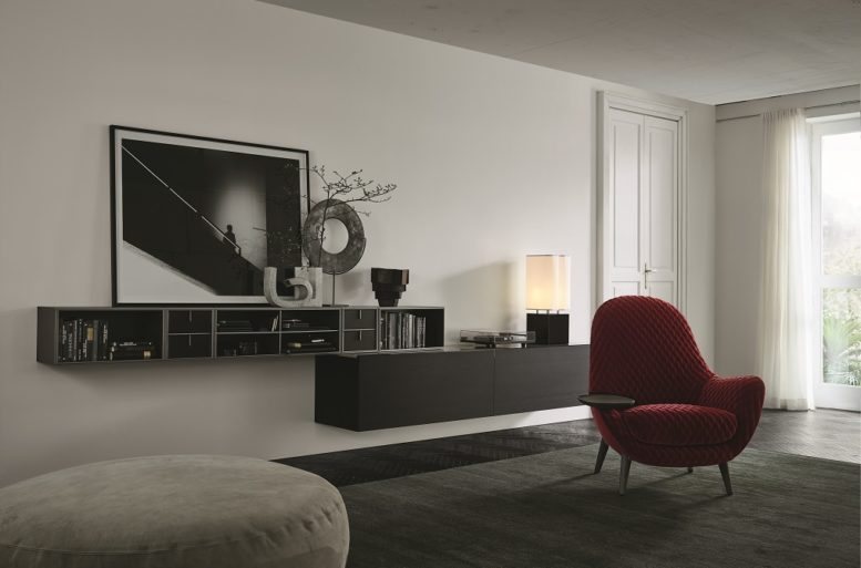 Un esperimento di modernità nella parete attrezzata del soggiorno. Libreria Poliform Quid