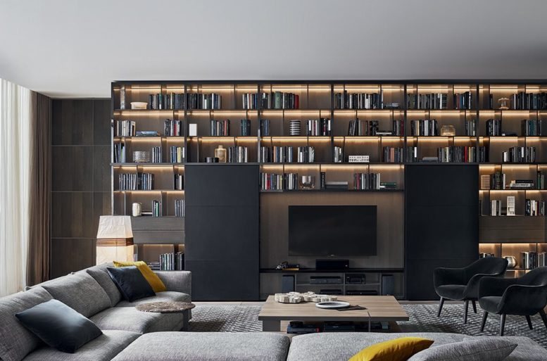 Per sfruttare al meglio gli spazi senza appesantire la vista, il sistema giorno Wall System R&D Poliform