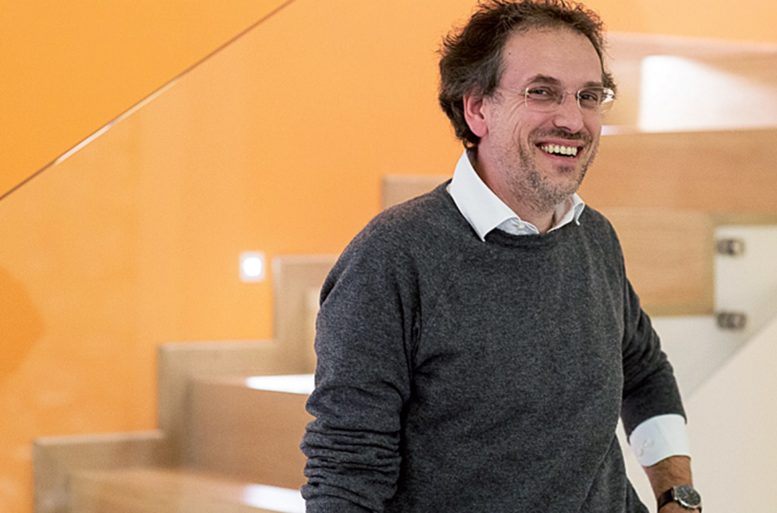 L’architetto Stefano Galli,
che ha condiviso il percorso
con Ballarini Interni nella selezione degli elementi di arredo e della loro definizione
stilistica materica e cromatica.