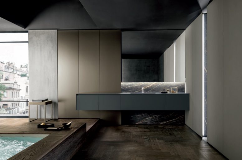 TWENTY
Tutto scompare nei grandi armadi che diventano pareti contenitive, creando, a seconda dei materiali utilizzati, giochi di volumi e luce, riflessi e textures in perfetta sintonia. L’approccio sartoriale di Modulnova, l’assoluta versatilità nella scelta di materiali e finiture e l’ampio vocabolario progettuale, permette una flessibilità totale, in termini di personalizzazione e valorizzazione di spazi di ogni dimensione.